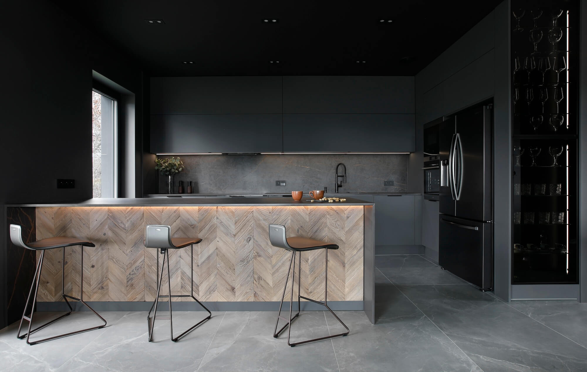 Ciemna kuchnia na wymiar i zamówienie